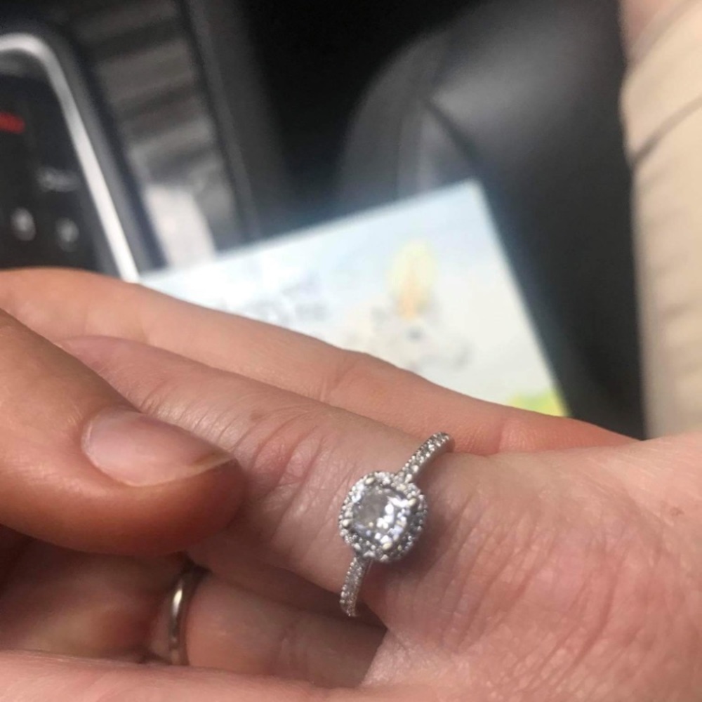 Engagement ring - Picture 3 of 3